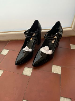 Zapato salón charol negro doble tira T.38