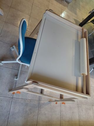 Escritorio infantil y silla infantil 