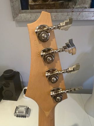 Bajo eléctrico Hagstrom FXB-520 Ultralux