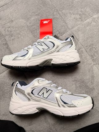 New Balance 530 Plata y Blanco