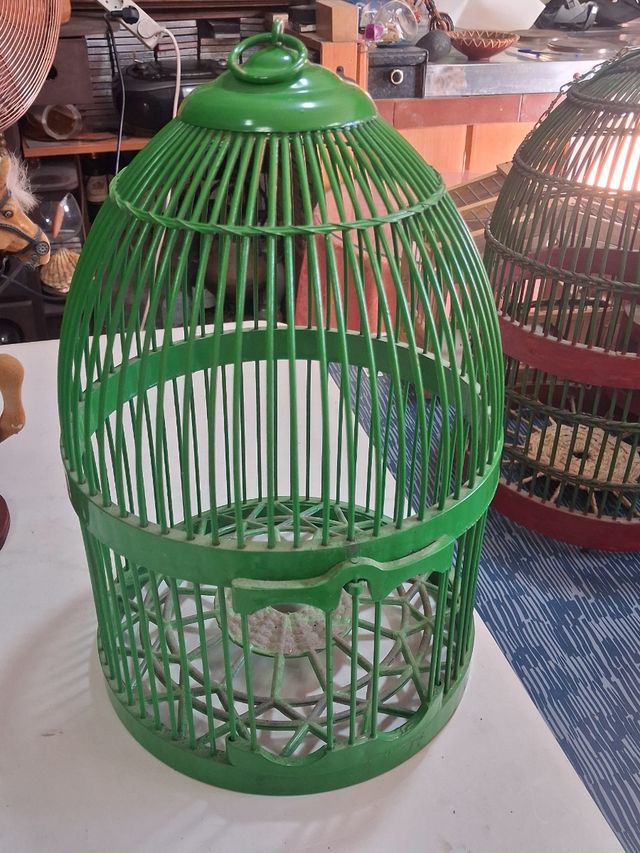Jaulas para pájaros de madera y metal