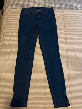 Pantalón tejano azul con cremallera
