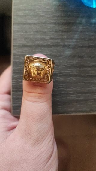 Anillo Versace Medusa Dorado