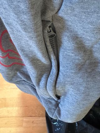 Chaqueta Adidas sin mangas con capucha