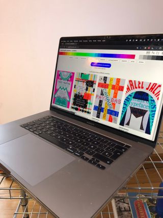 MacBook Pro 16 2019 i9 da 16 GB da 1 TB