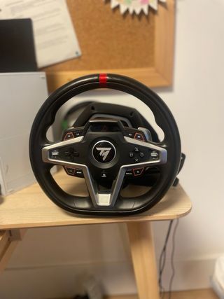 Volante Thrustmaster con pedales