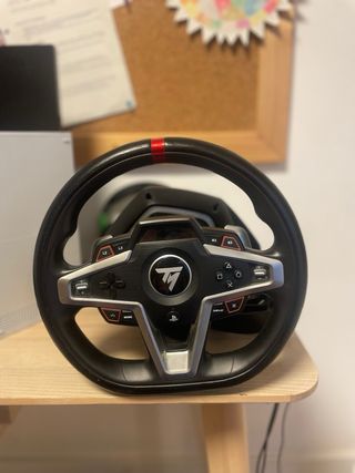 Volante Thrustmaster con pedales