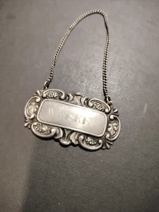 Segno della bottiglia di whisky