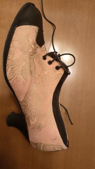 Zapatos Baturra Gala Negros y Rosas