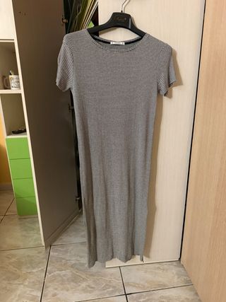 Abito lungo a costine grigio e bianco