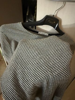 Abito lungo a costine grigio e bianco