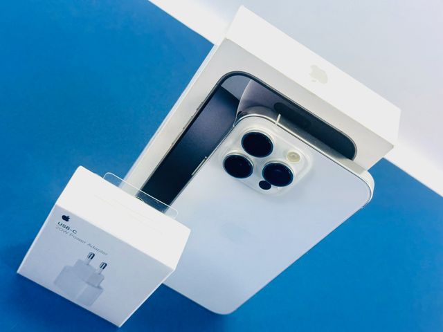 iPhone 16 Pro Max 256GB Blanco Titanium.