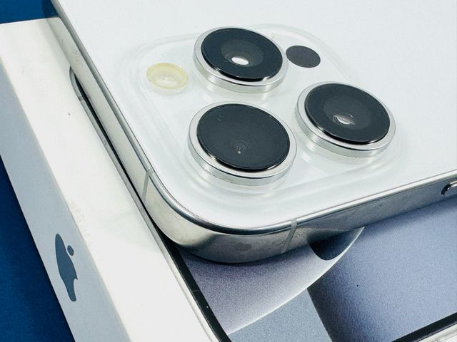 iPhone 16 Pro Max 256GB Blanco Titanium.
