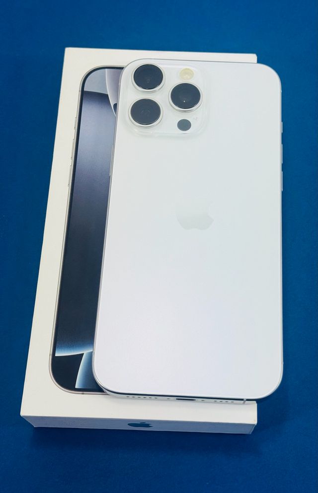 iPhone 16 Pro Max 256GB Blanco Titanium.