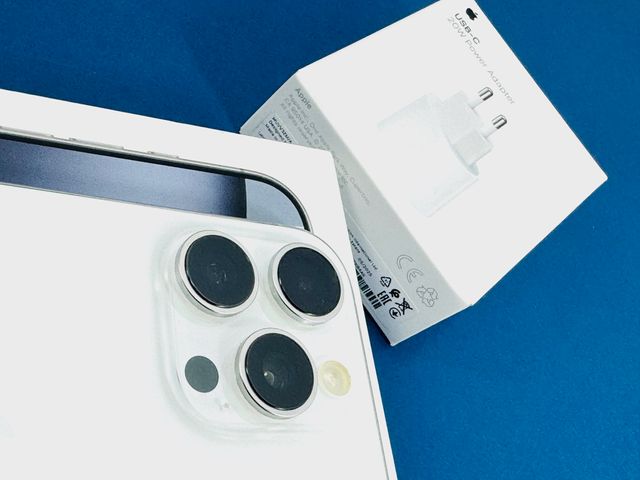 iPhone 16 Pro Max 256GB Blanco Titanium.