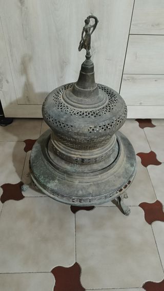 Braciere antico in ottone con figura