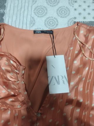 Vestido Zara satinado lunares 