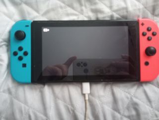 Nintendo Switch OLED blu e rosso