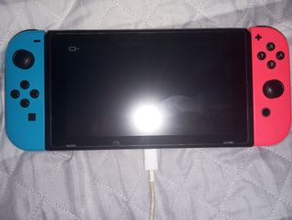 Nintendo Switch OLED blu e rosso