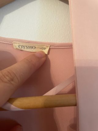 Bata Oysho satinada con encaje Talla L