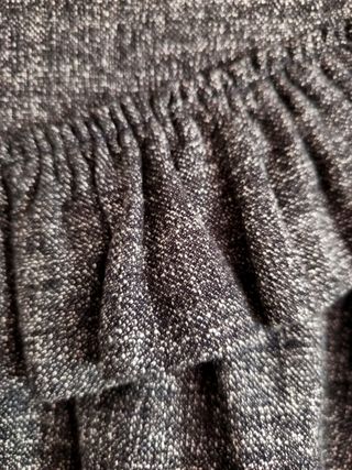 Minifalda gris con volantes