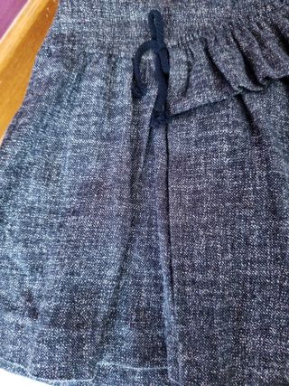 Minifalda gris con volantes
