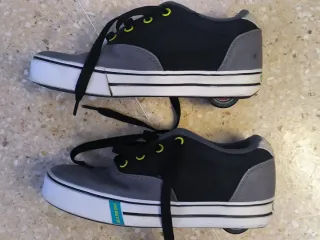 Zapatillas, bambas con ruedas Heelys
Talla 34,21cm