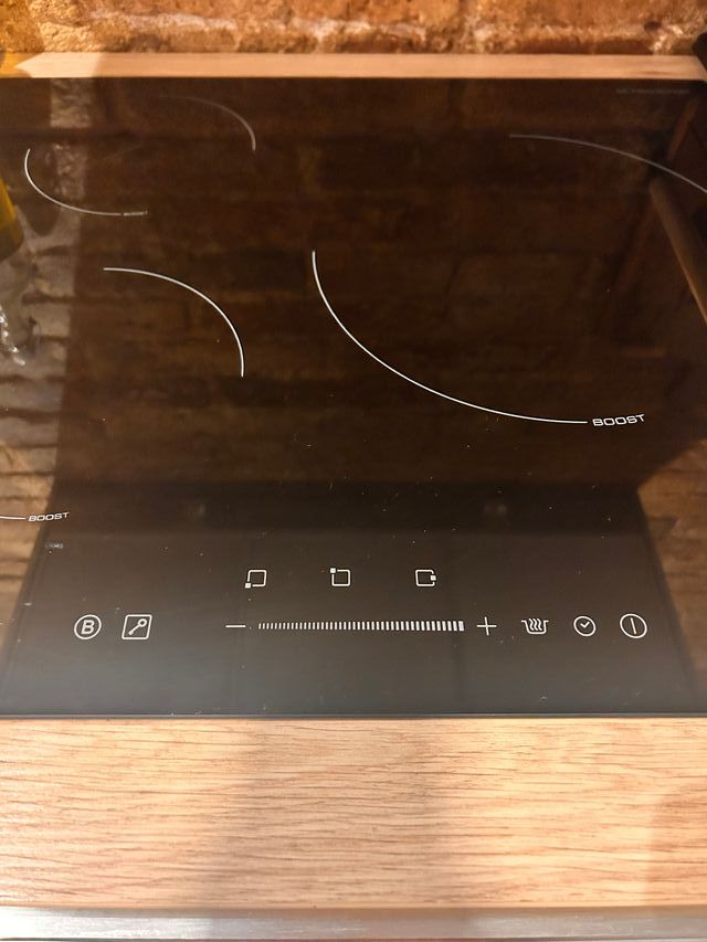 Placa de inducción Schneider con 2 años garantía!