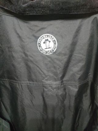 Gabardina negra con cinturón