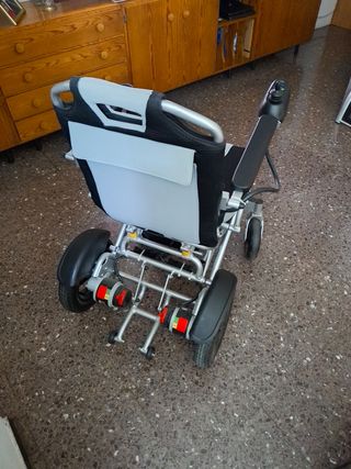 Silla de ruedas eléctrica plegable
