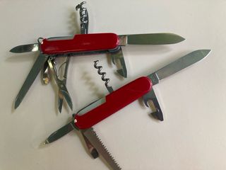 2 Canivetes Victorinox Mountaineer e Camper