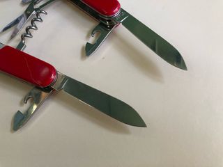 2 Canivetes Victorinox Mountaineer e Camper