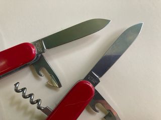 2 Canivetes Victorinox Mountaineer e Camper