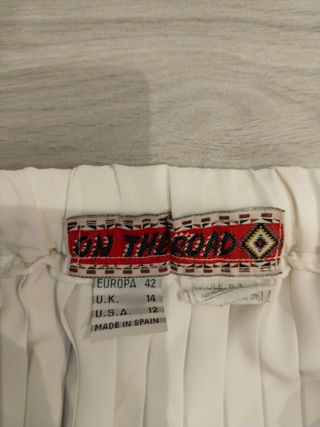 Falda larga blanca plisada