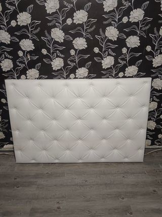 Cabecero de cama capitoné blanco