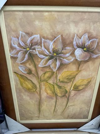 Cuadro de flores blancas y beige