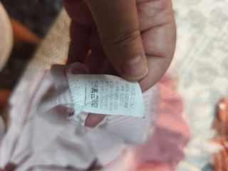 Top blanco y rojo con encaje