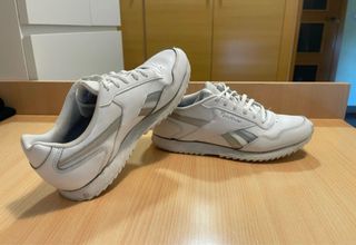 Zapatillas Reebok Blancas y Plateadas