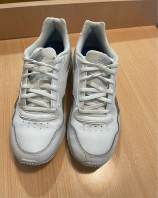 Zapatillas Reebok Blancas y Plateadas