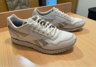 Zapatillas Reebok Blancas y Plateadas