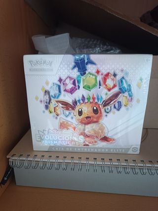 Caja Entrenador Élite Evoluciones Prismáticas!