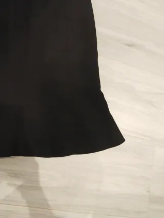 Falda larga negra con volante
