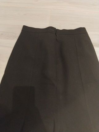 Falda larga negra con volante