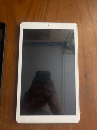 2 Tablet Alcatel Pixi in bianco e nero