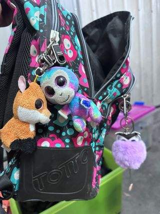 Mochila escolar con diseño de gatos