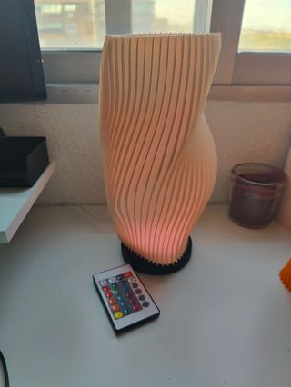 Lámpara LED multicolor con mando