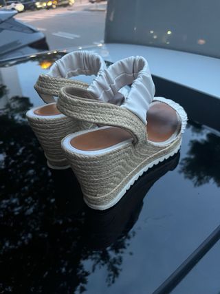 Botas blancas y beige