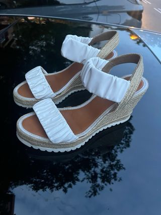 Botas blancas y beige