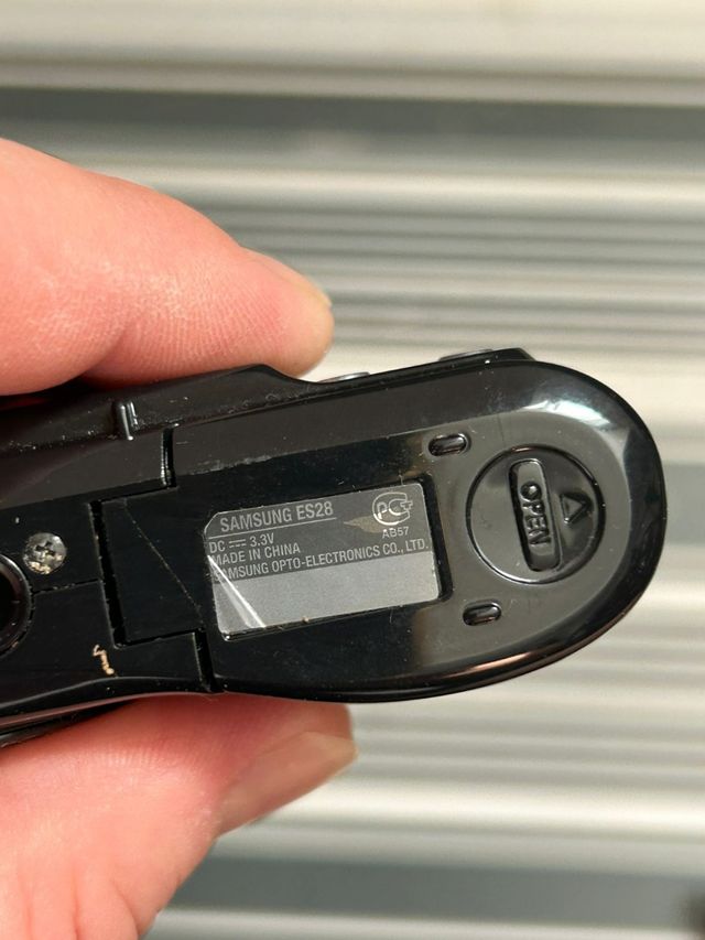 Cámara digital Samsung Zoom Lens ES28