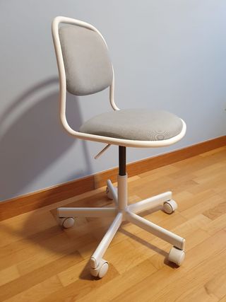 Silla de escritorio infantil gris y blanca